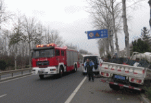 现场!龙口牟黄路车祸:车头严重变形,一人被困,情况危急…——龙口网